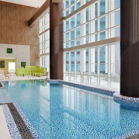 Element By Westin City Center Doha Ngoại thất bức ảnh Swimming pool