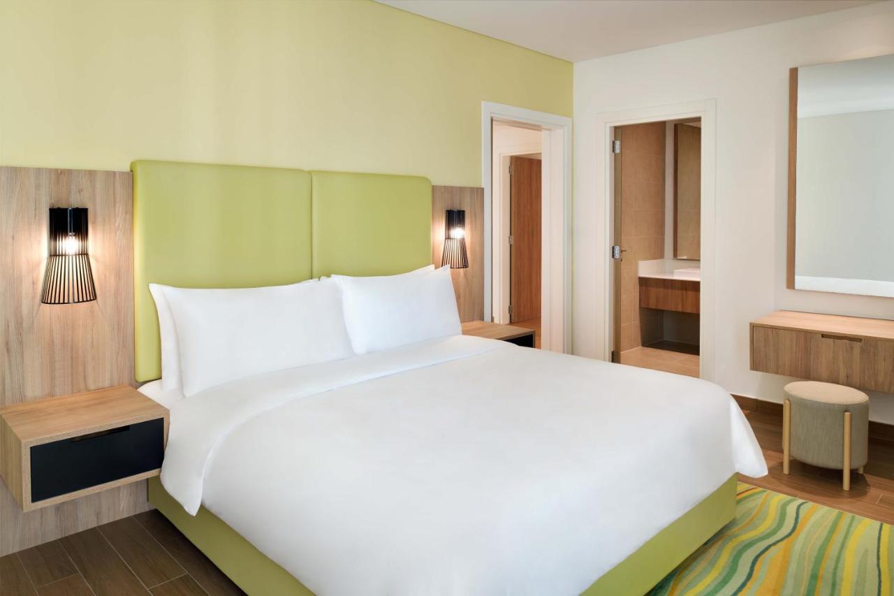 Element By Westin City Center Doha Ngoại thất bức ảnh A typical bedroom at an extended stay hotel